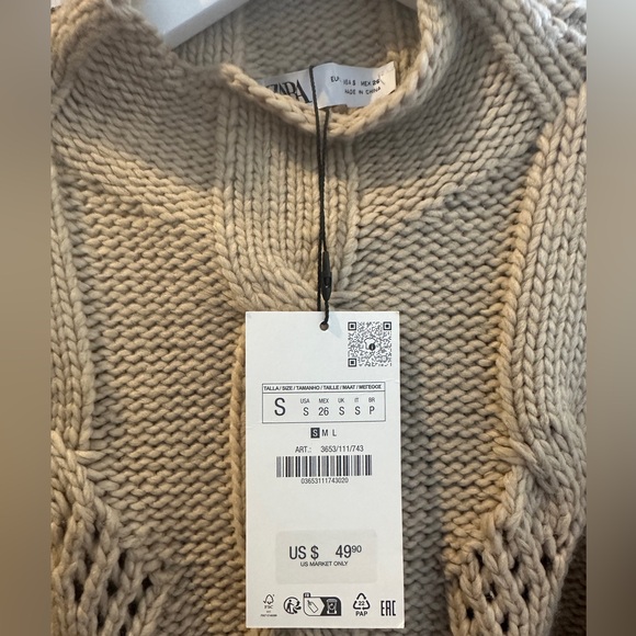 Textured Knit Sweater - Picture 5 of 9